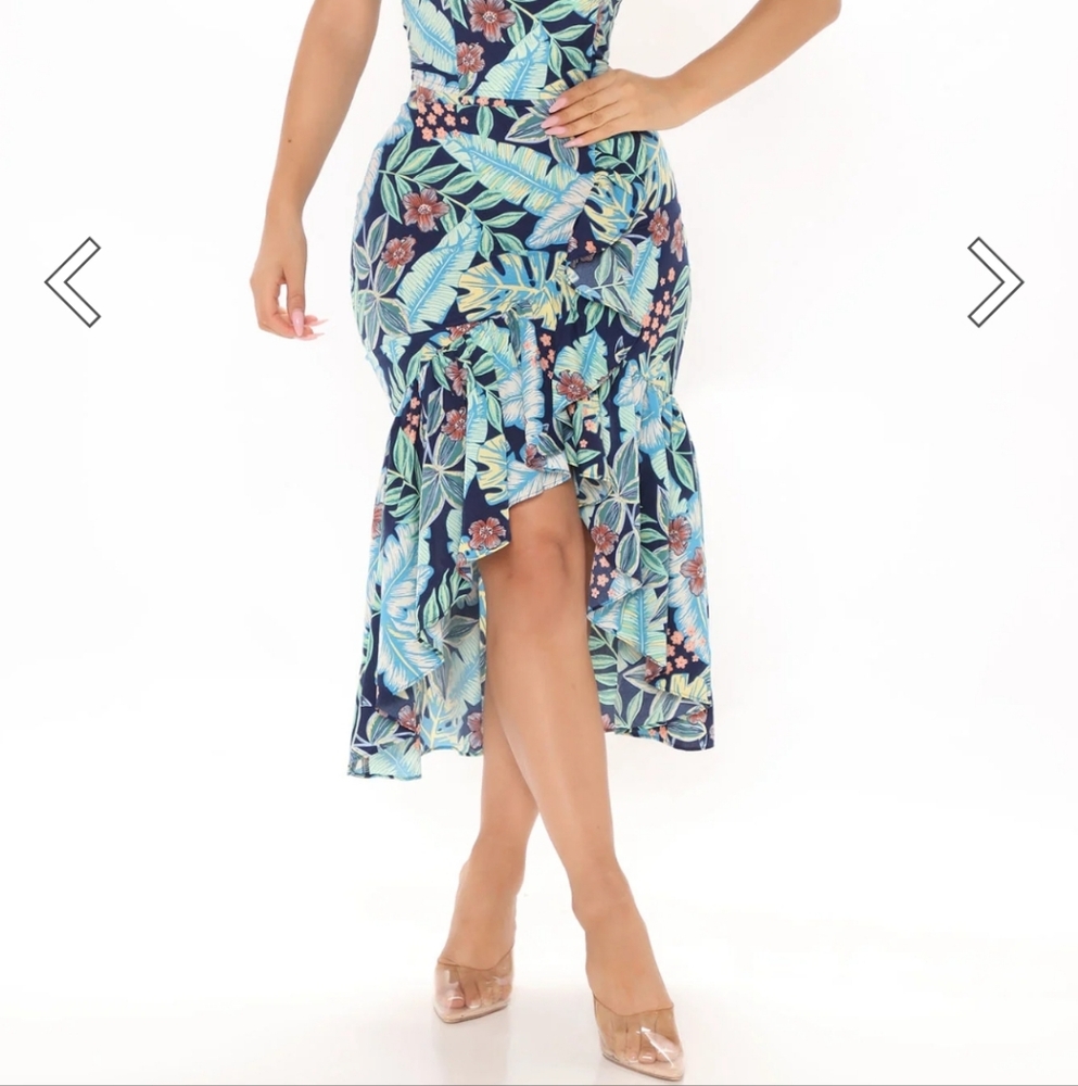 Fashion Nova let me be Floral Hi low Lightweight  Midi Skirt Size S.